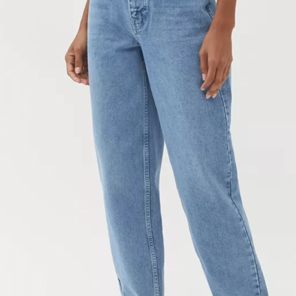 BDG High Waisted Mom Jeans (petite) Size 32.